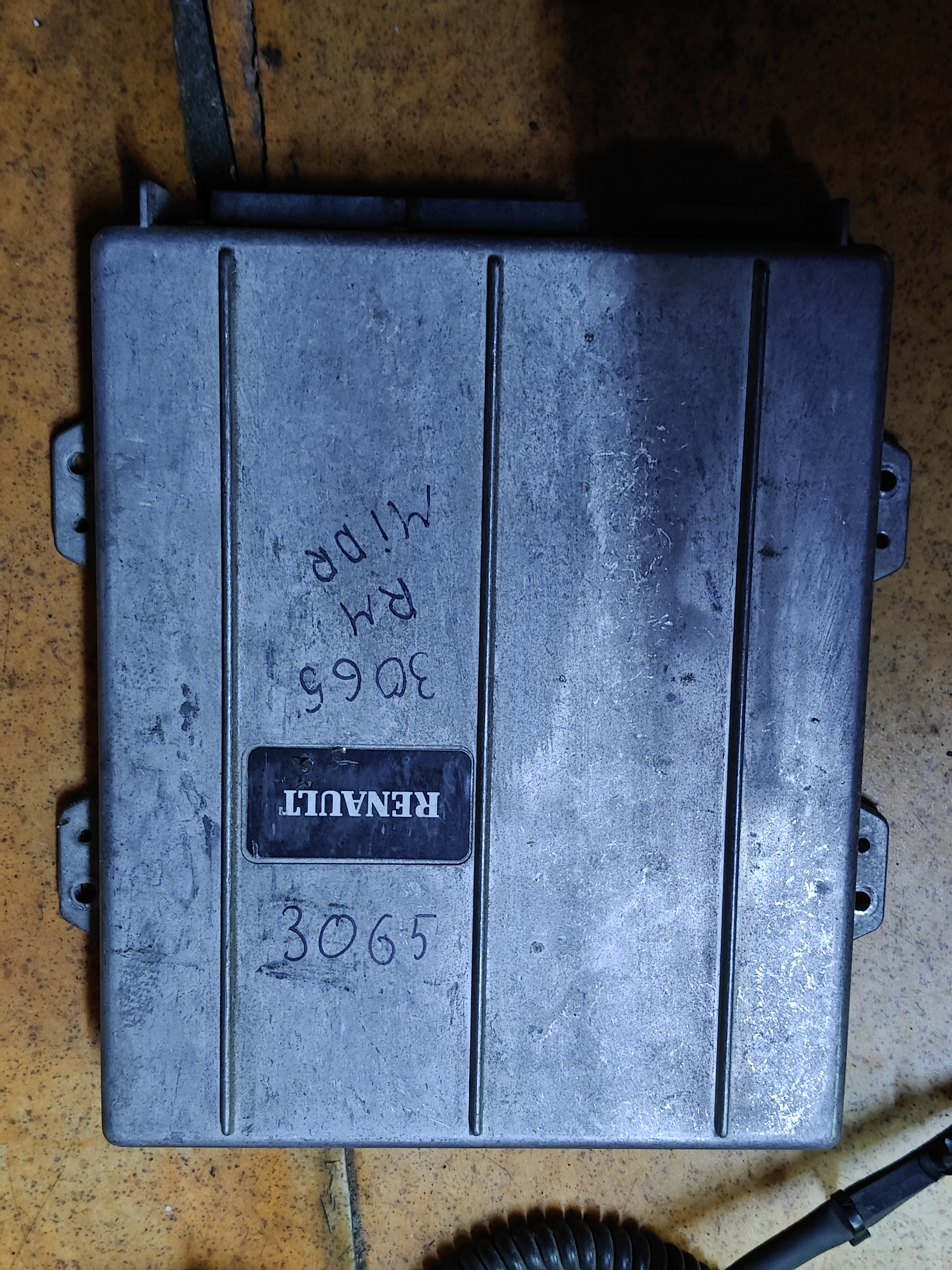 блок управления двигателем Renault Magnum MIDR062465B42