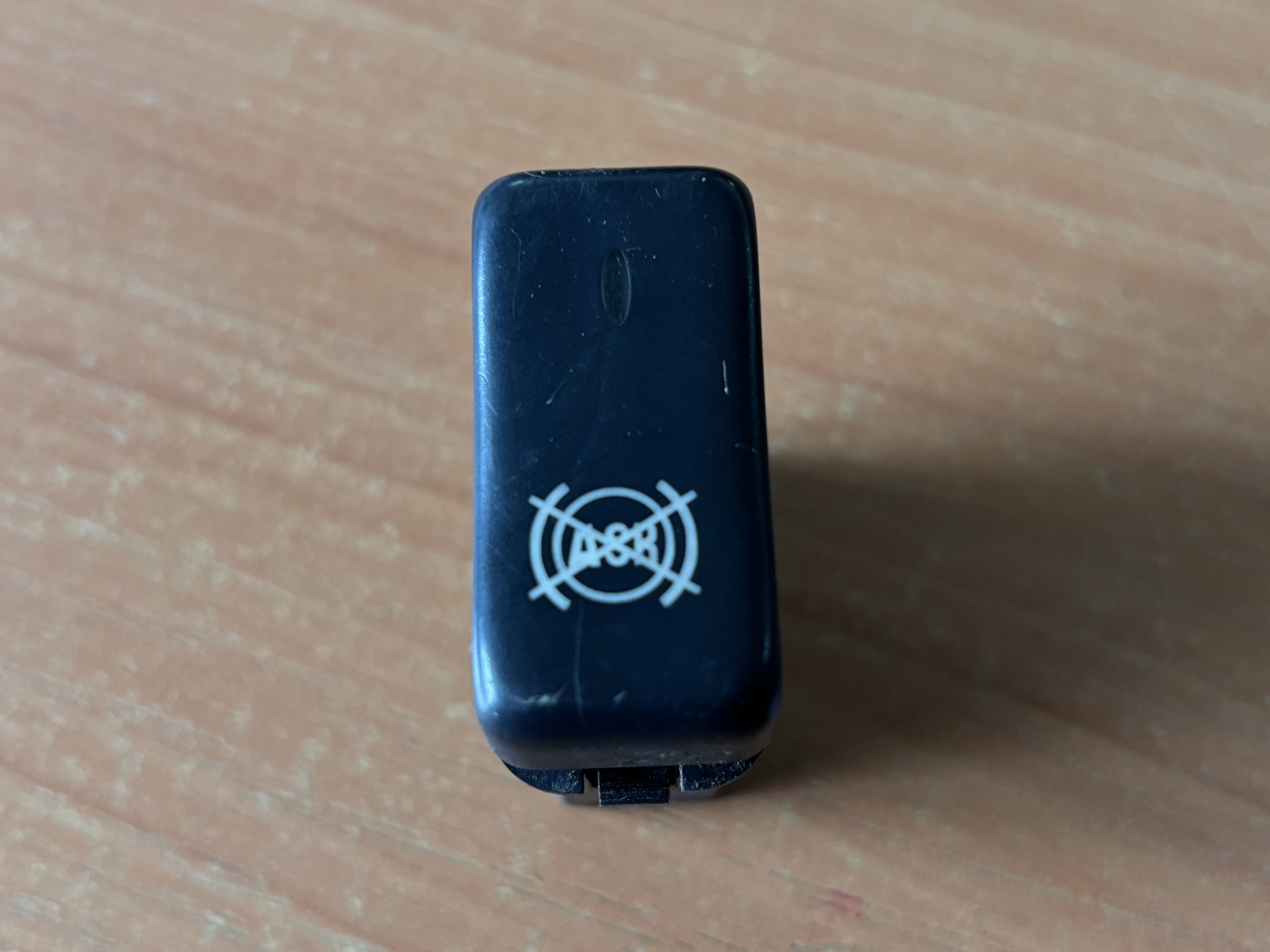 Кнопка антипробуксовочной системы MAN 4-Serie TGA 81255030255 0332503