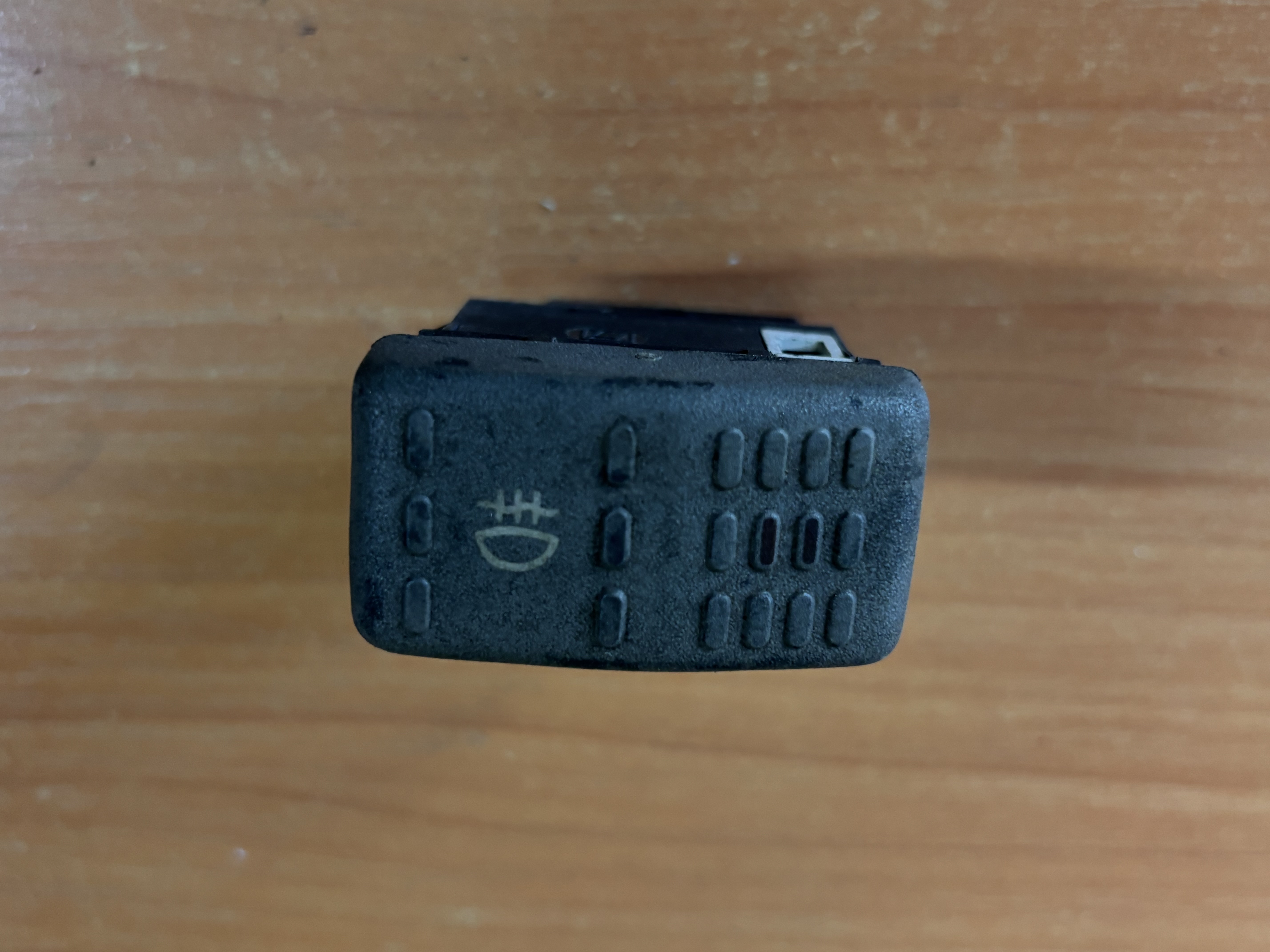 Кнопка противотуманок Ивеко Iveco Eurostar 4854432