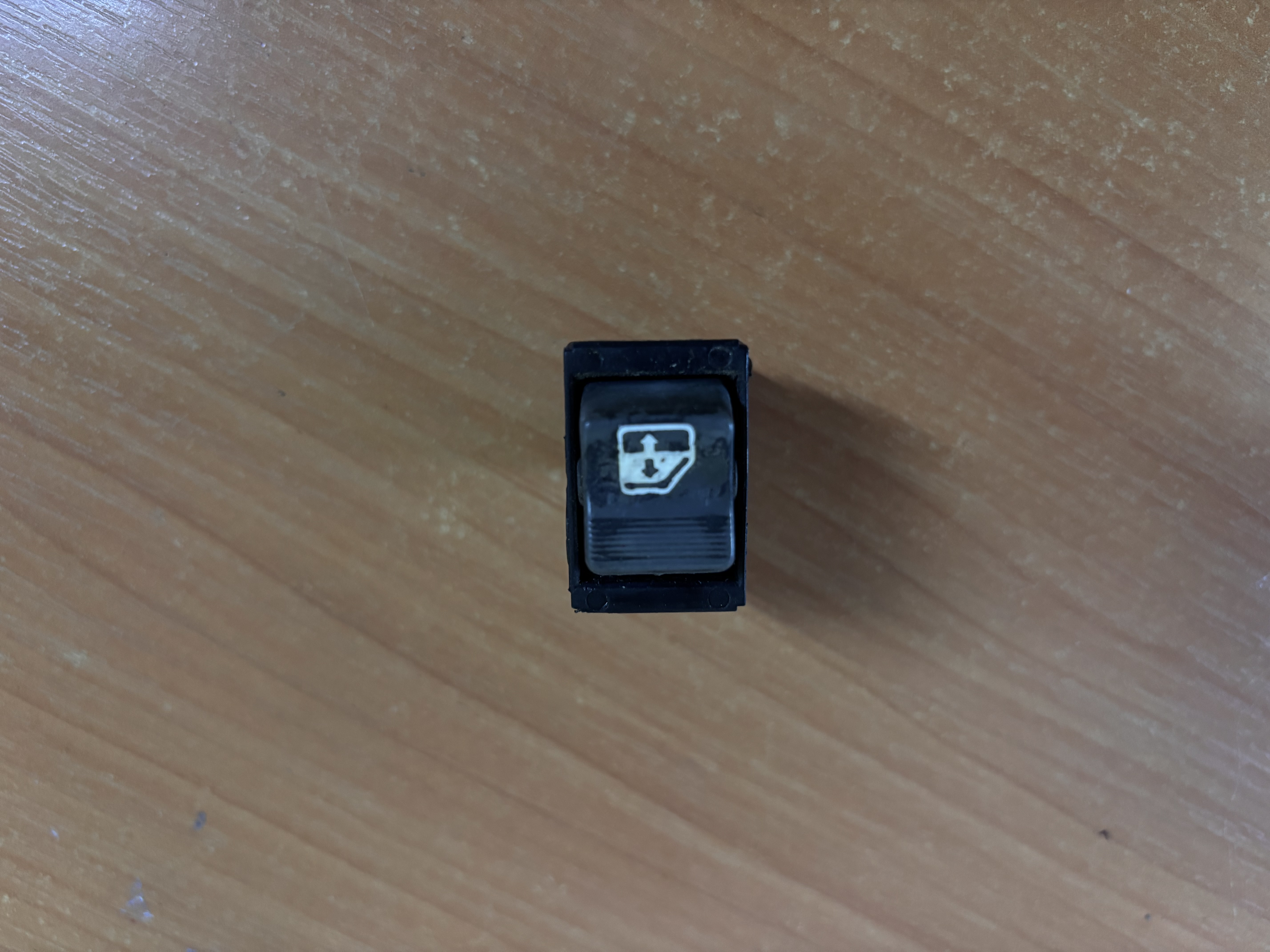 Кнопка стеклоподъемника Ивеко Iveco 4859489