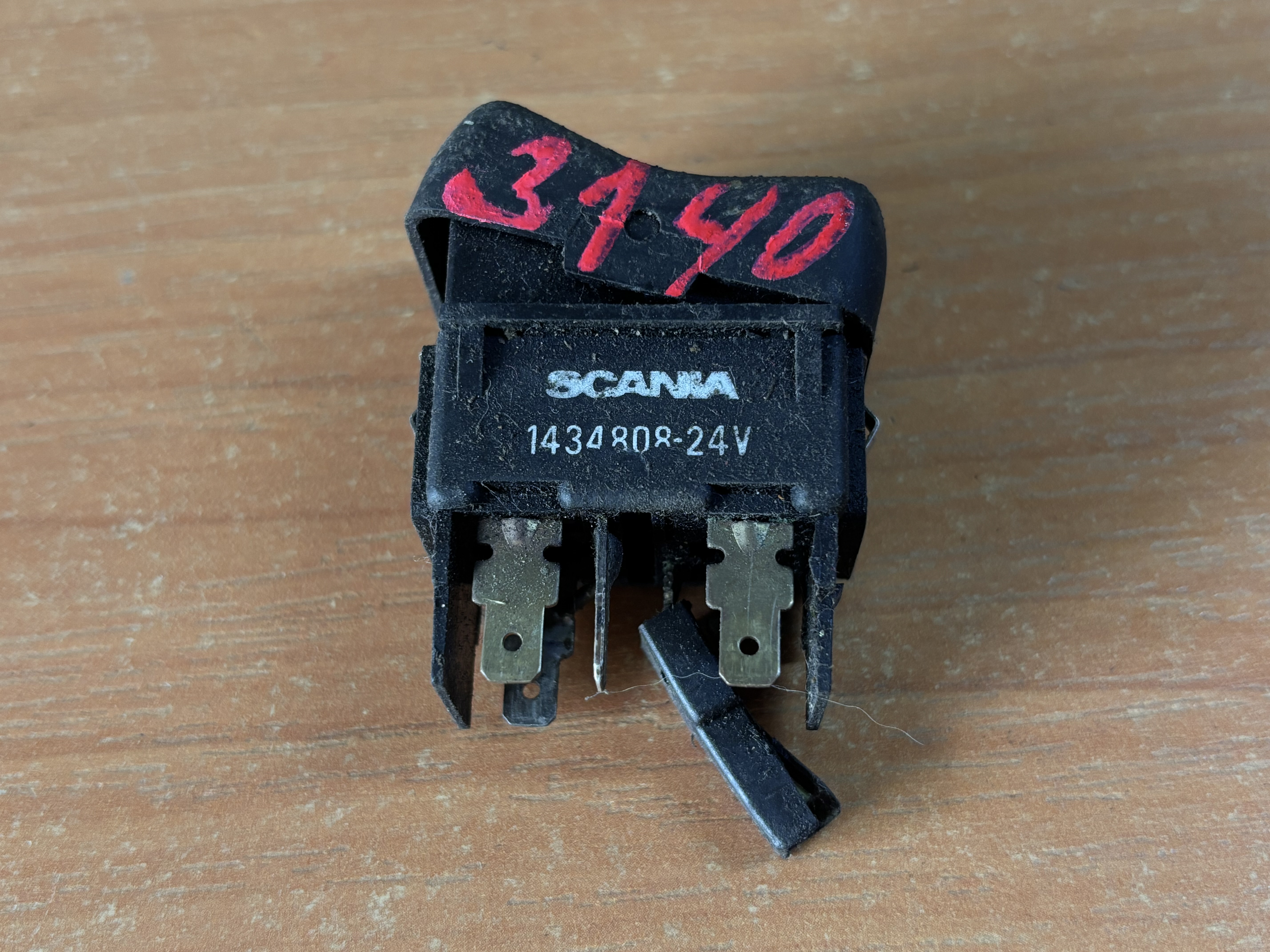 Кнопка многофункциональная Скания Scania 1434808