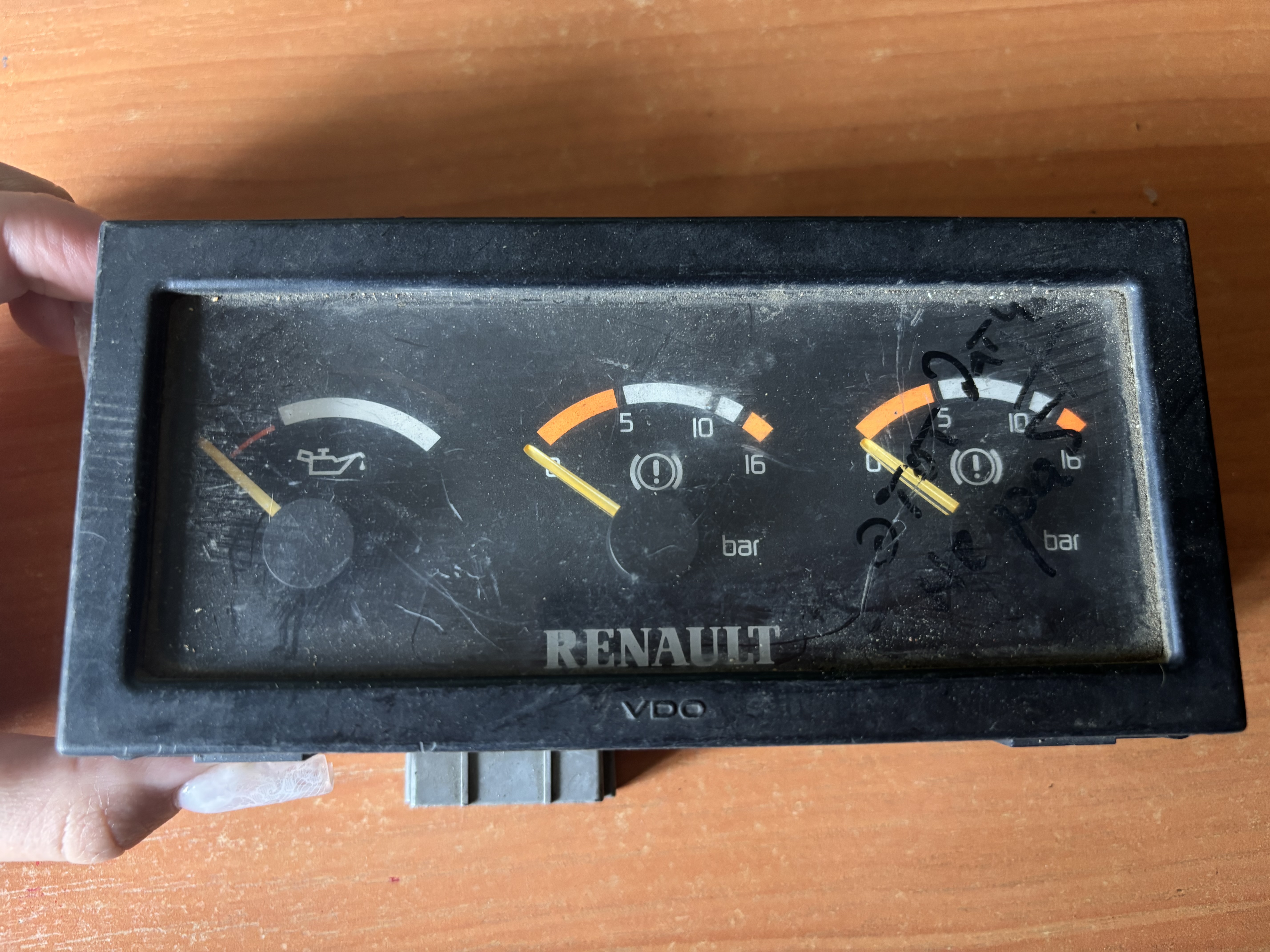Панель приборов VDO Рено магнум Renault Magnum 81117649 5010285621 один датчик не работает