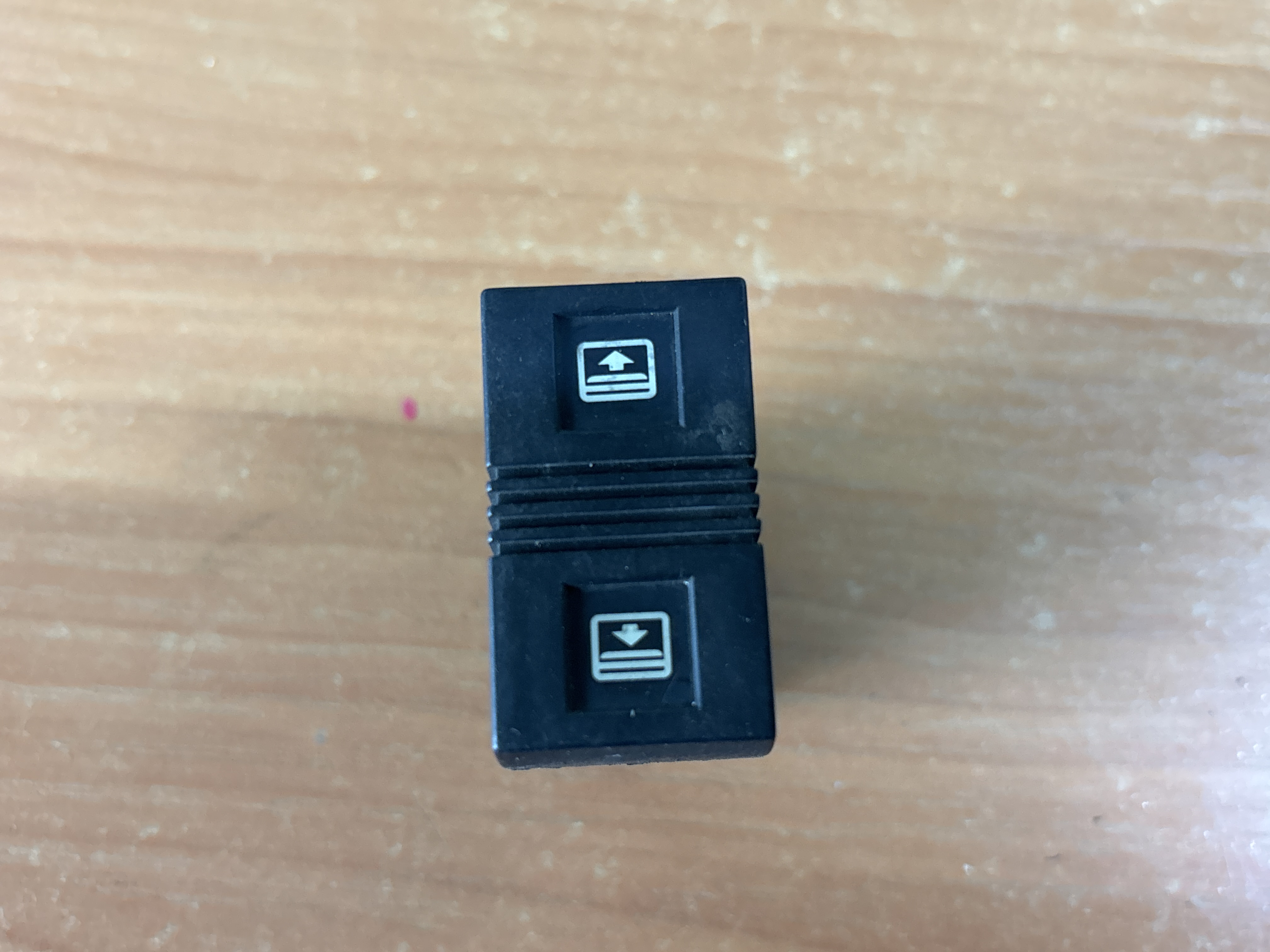 Кнопка управления люком Рено Renault 21