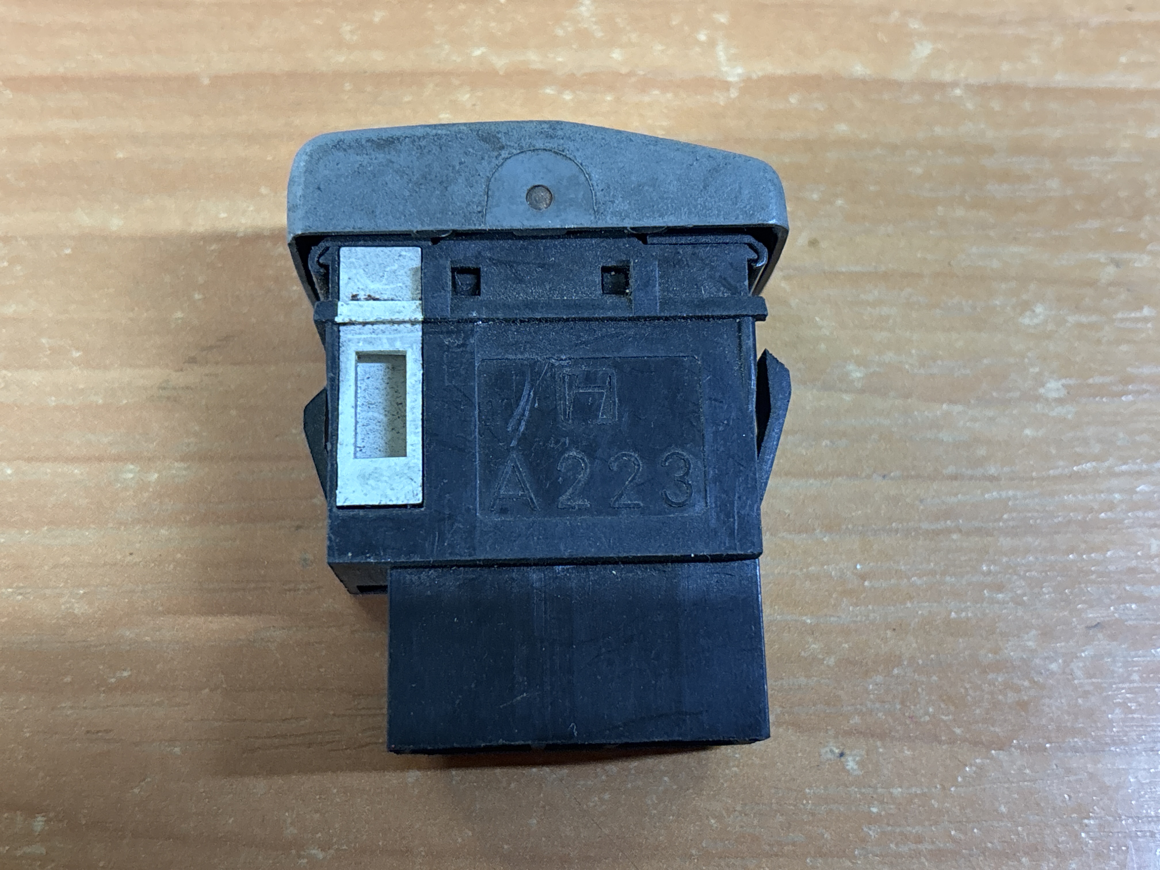 Кнопка многофункциональная Ивеко Iveco Eurotrakker EuroCargo EuroTech 500388546