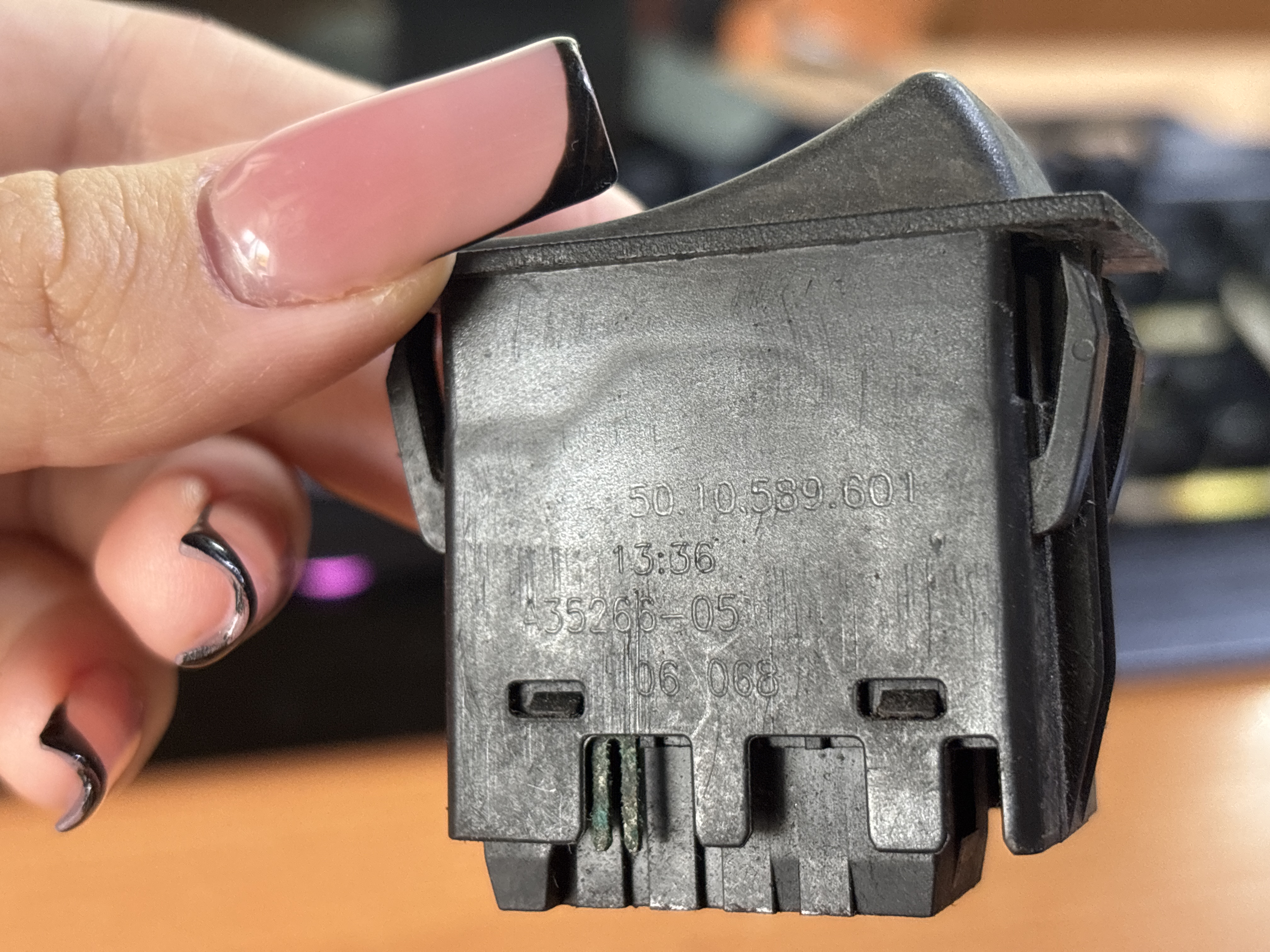 Кнопка обогрева зеркал Renault Magnum Premium 5010589601