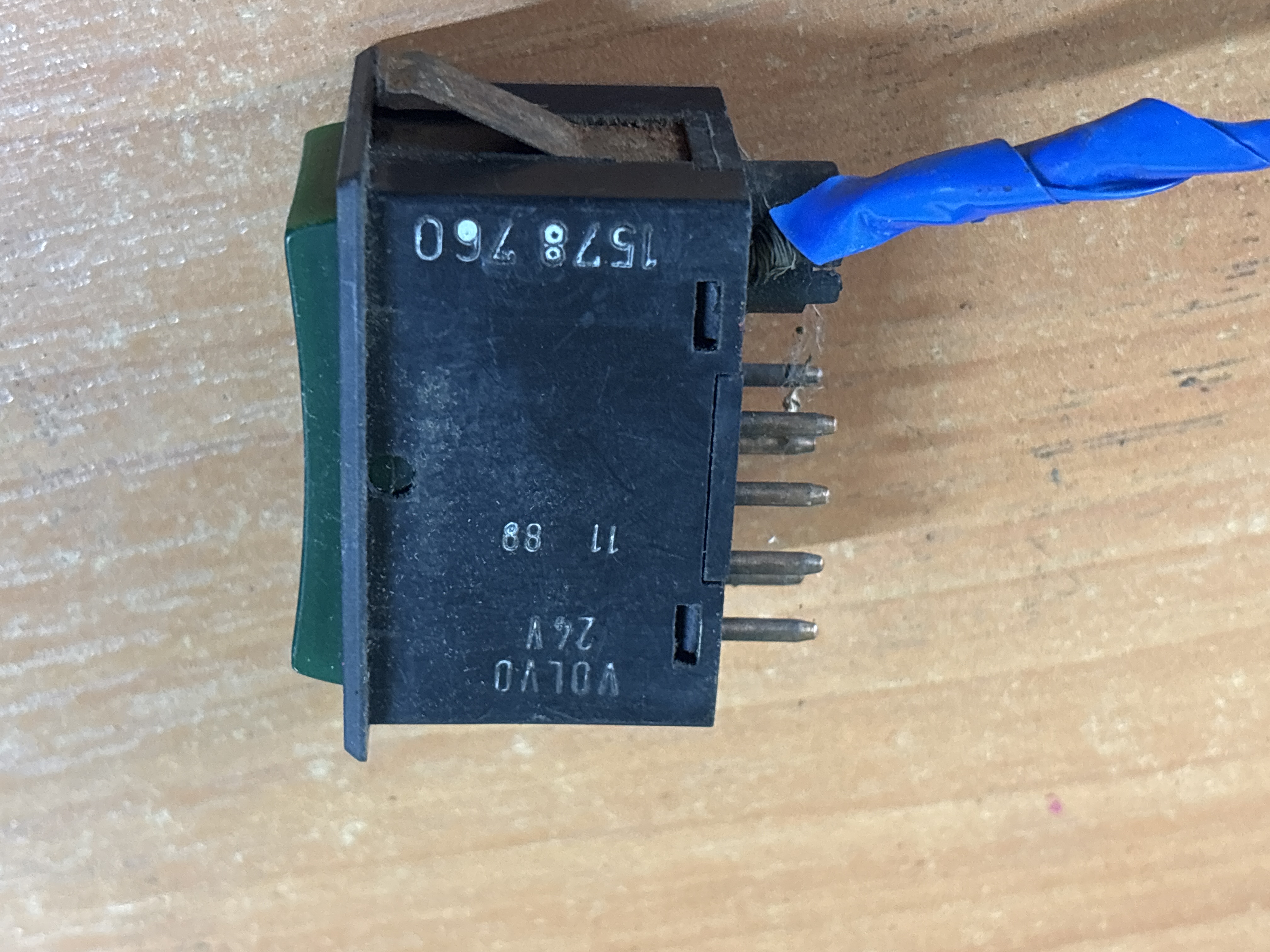 Кнопка стеклоподъемника Вольво VOLVO 1578760