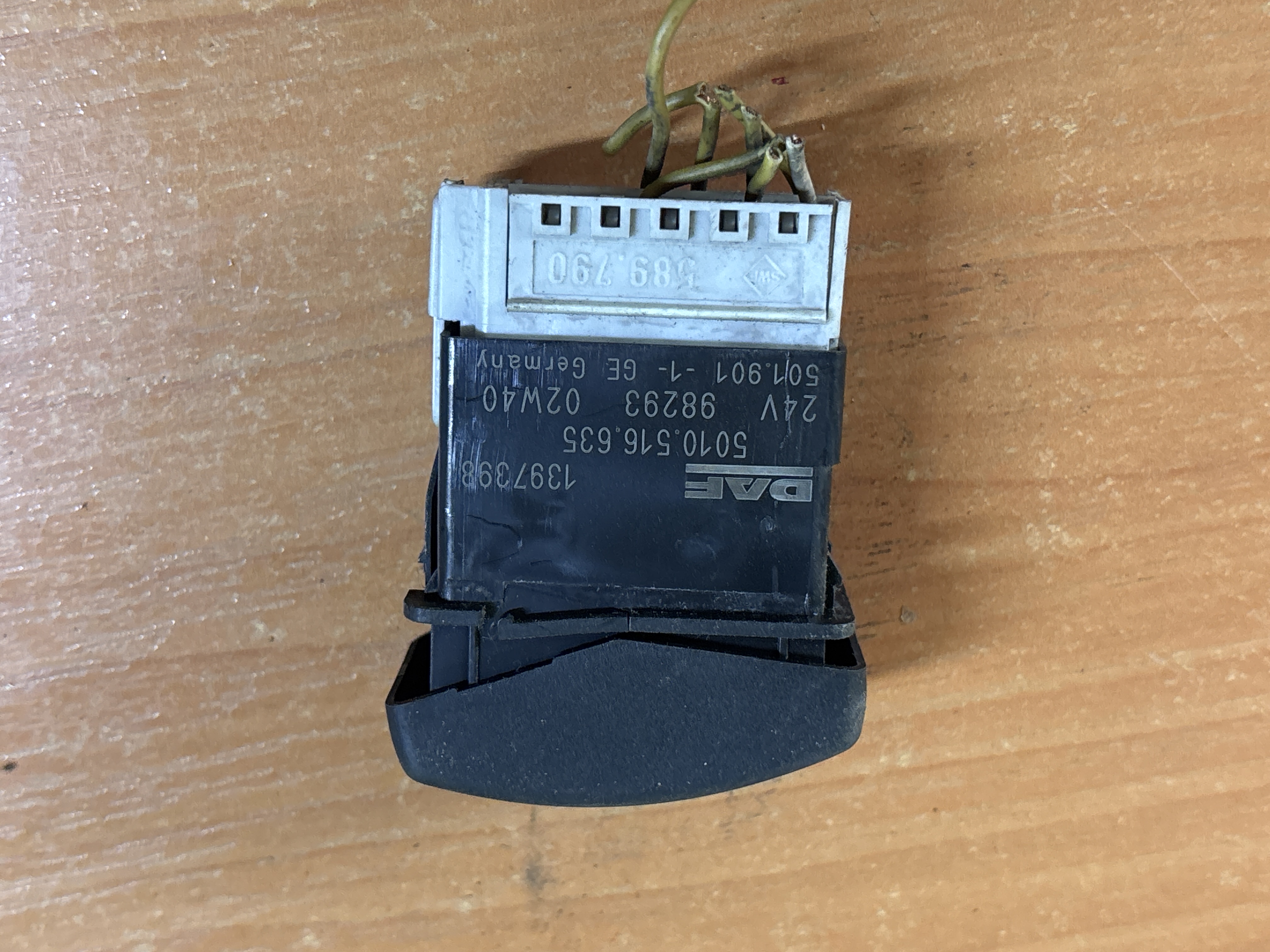 Кнопка противотуманных фар Даф DAF LF 1393446 5010516635