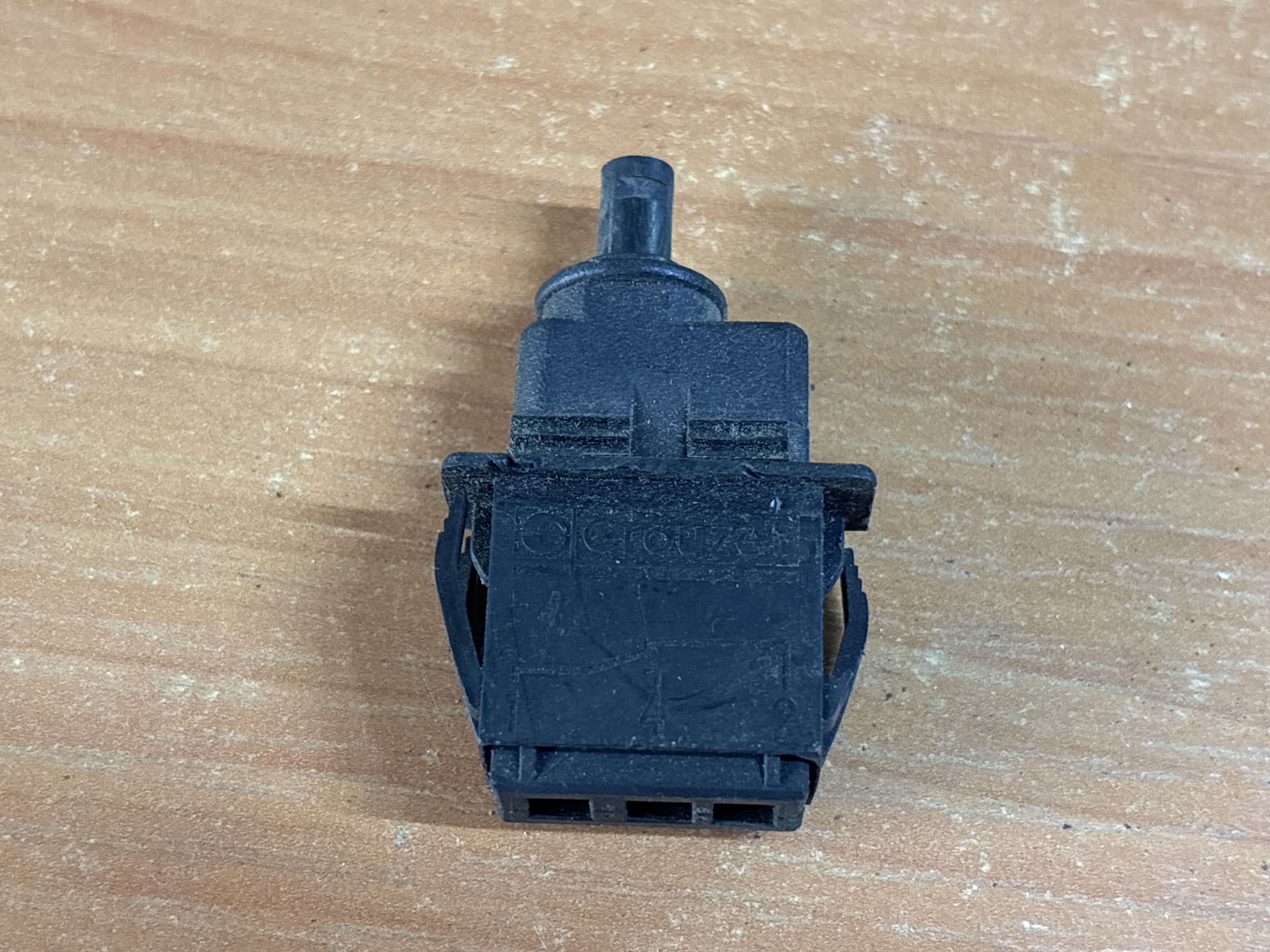Переключатель дверной Выключатель концевой Renault Premium Magnum Kerax Midlum 5010480900 83576002