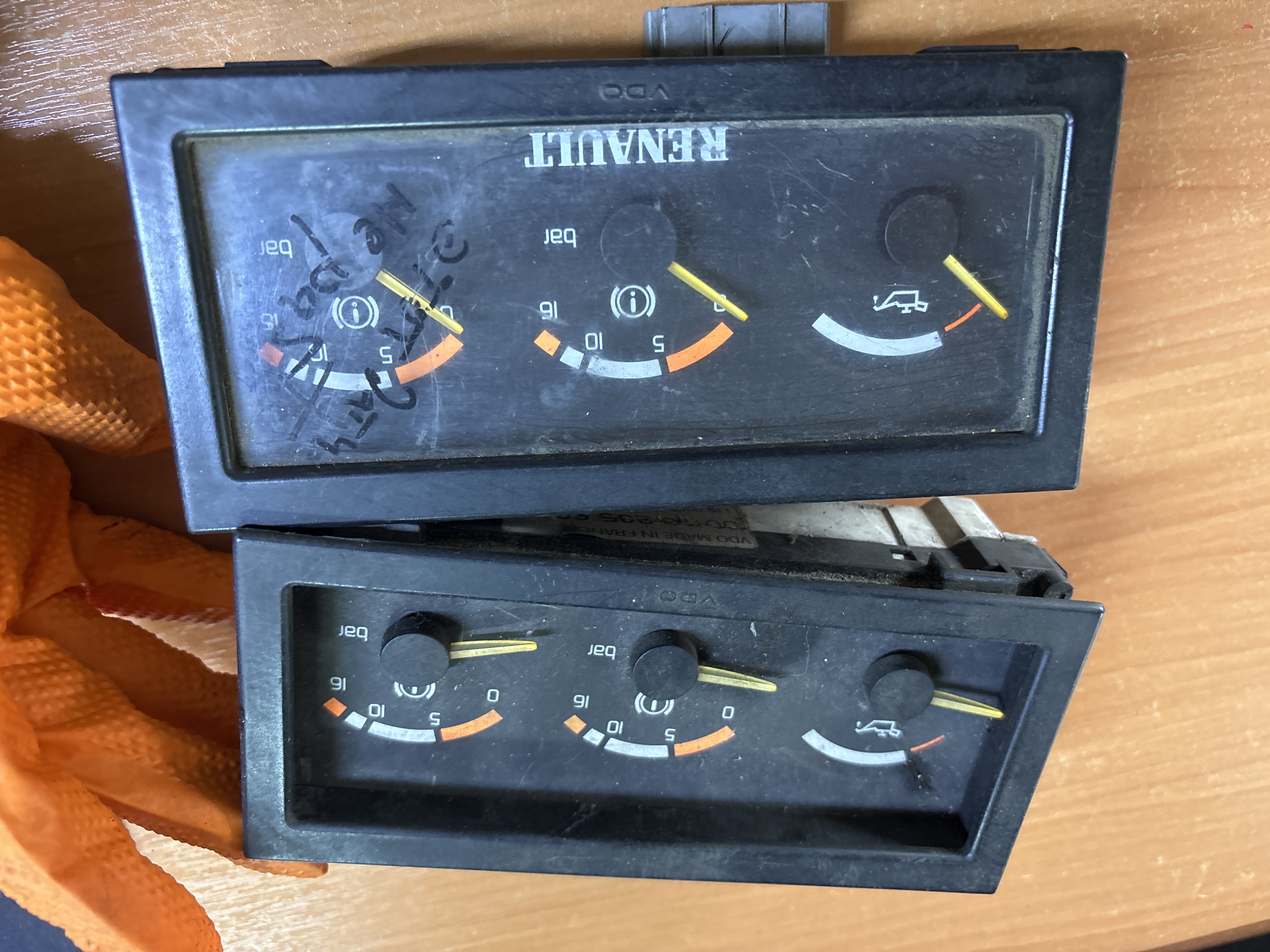 Панель приборов VDO Рено магнум Renault Magnum 81117649 5010285621 один датчик не работает